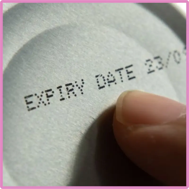 mèo không nên ăn thực phẩm hết hạn